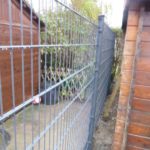 Remplacement de haies et clôtures par une nouvelle clôture NYLOFORT 2 D et un empierrement décora...