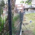 Installation d'une clôture rigide avec soubassement de béton, autour d'un jardin à Herstal.

L'ac...