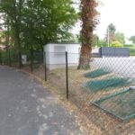 Placement d'une clôture à la banque BELFIUS de Embourg, en mailles torsadées avec piquets posés ...