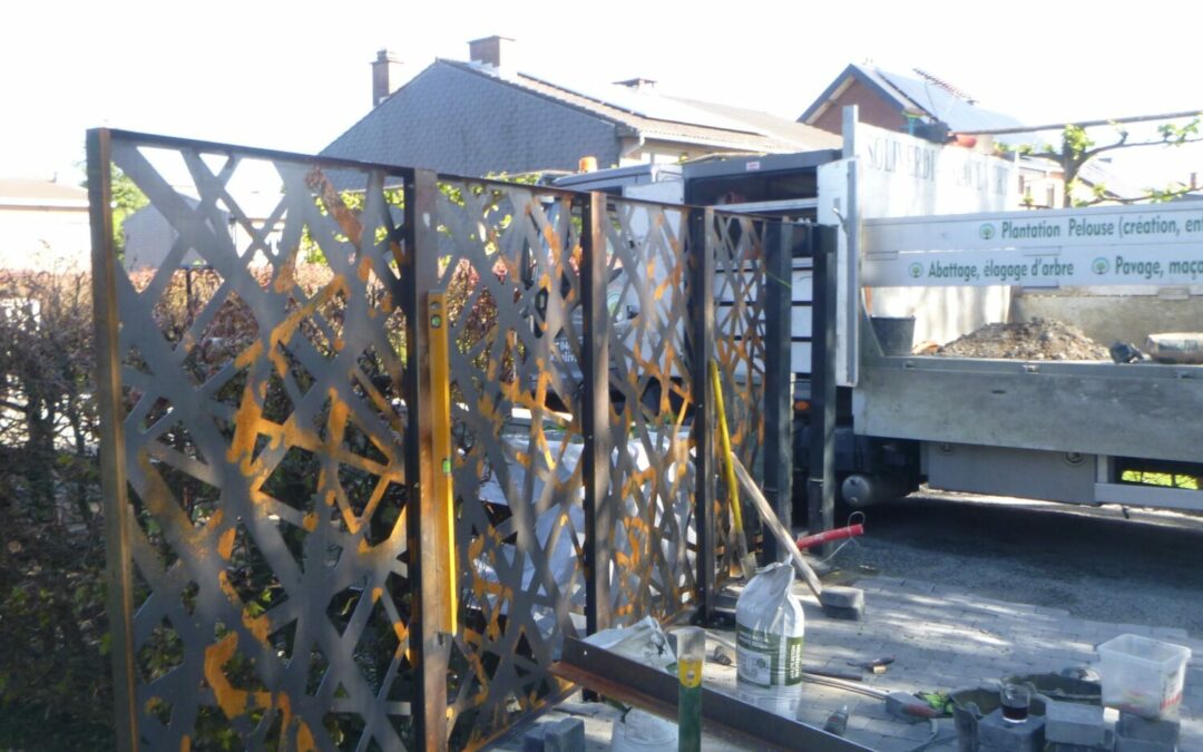 Transformation d’un petit jardin en vue d’y créer un accès pour le stationnement d’un véhicule – Hermée